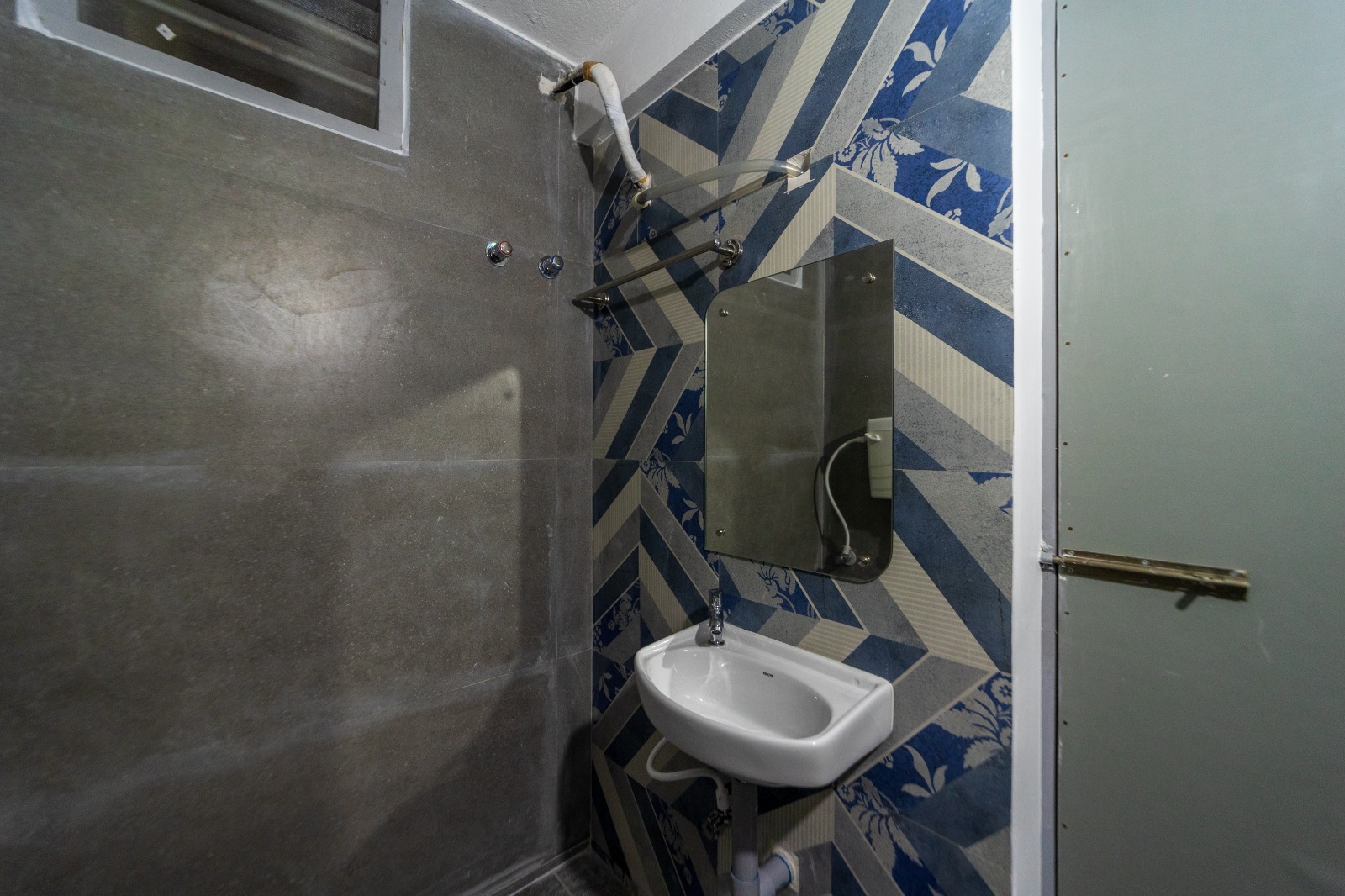 Deluxe Room private washroom with rain shower