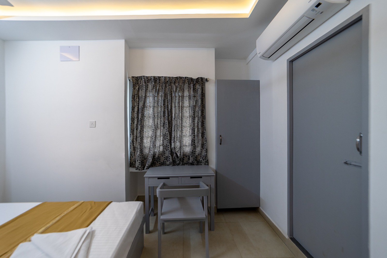 Standard Room work desk and seating area