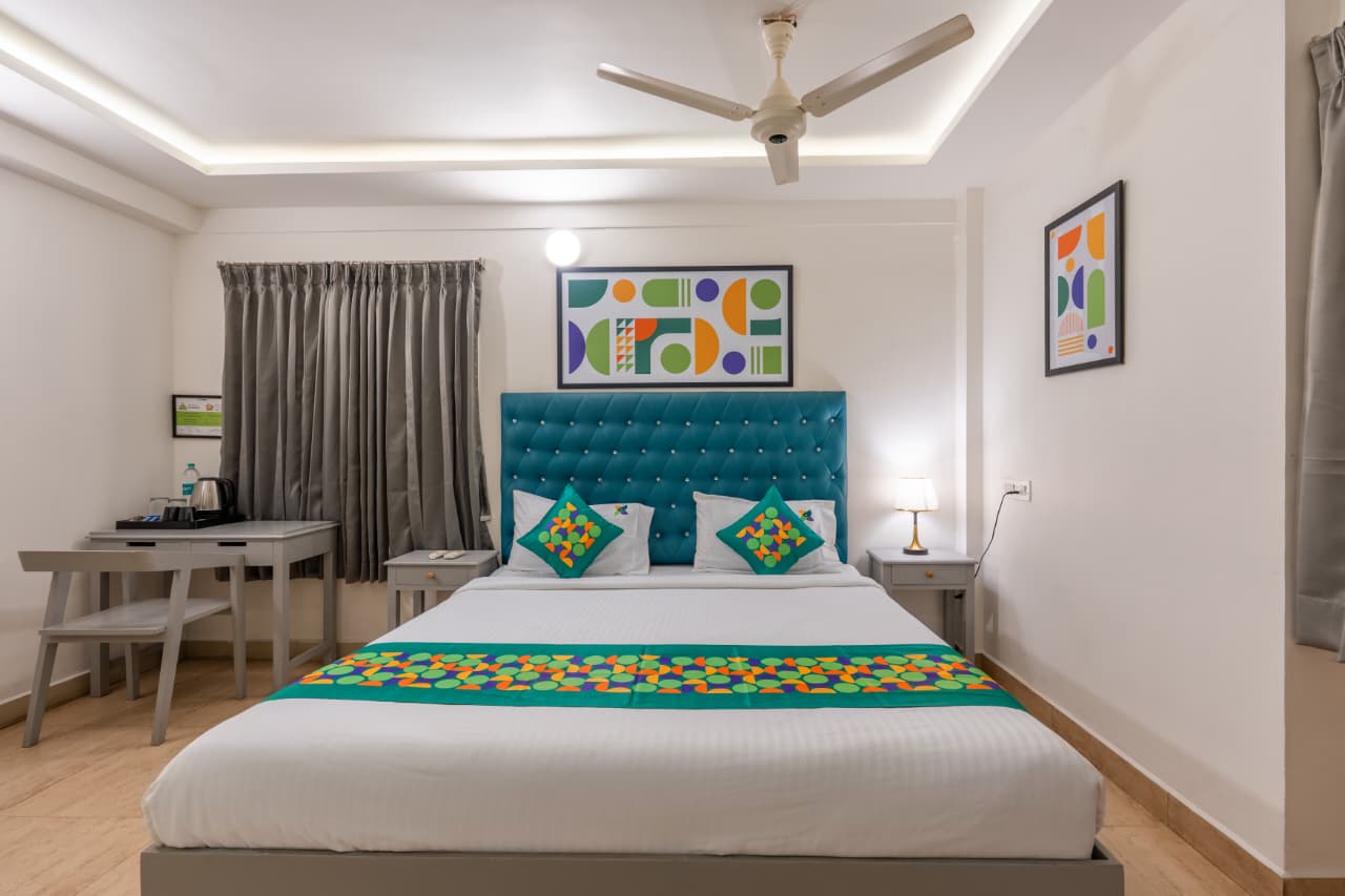 Deluxe Maple Room – King Bed with Bedside Lamps | Bonne Chance Heritage Residence, Puducherry