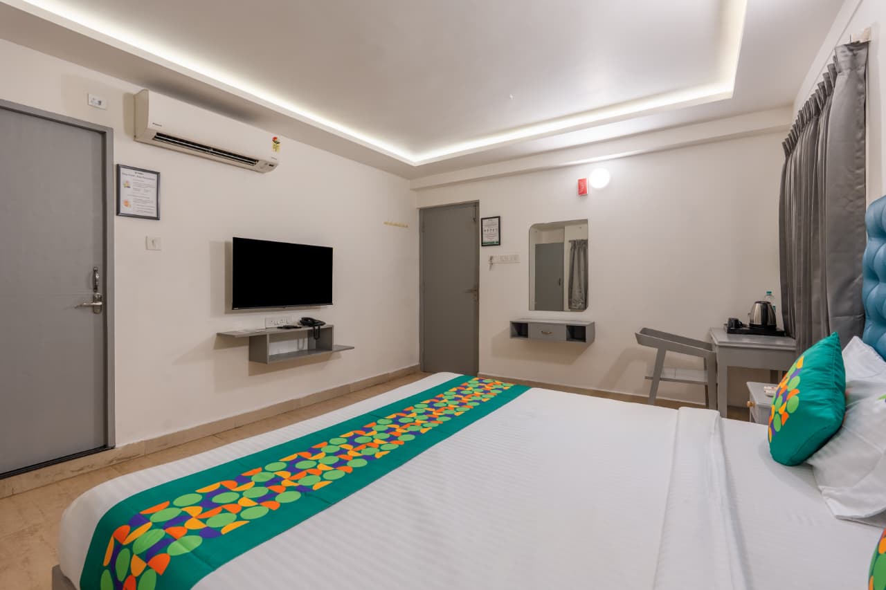 Deluxe Maple Room – TV, Dressing Mirror and Work Desk | Bonne Chance Heritage Residence, Puducherry