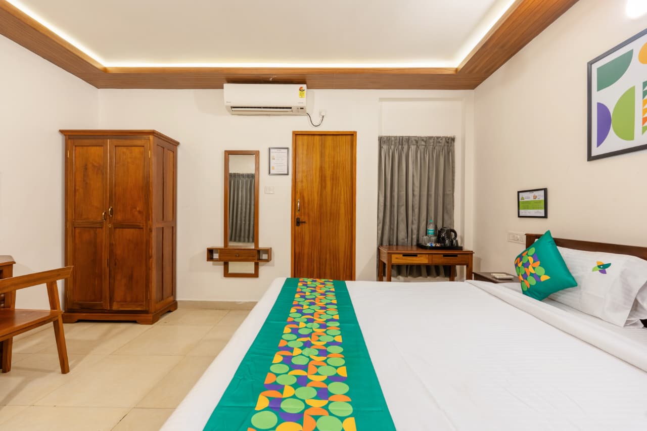 Deluxe Maple Room – Wooden Wardrobe and Dressing Mirror | Bonne Chance Heritage Residence, Puducherry
